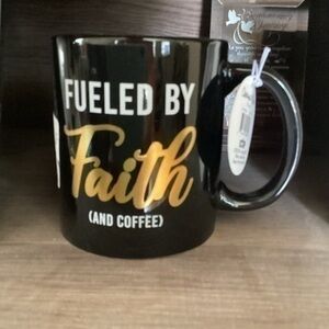 🌴 NWT Fueled By Faith And Coffee Black White And Gold Coffee Mug 16 Ounce